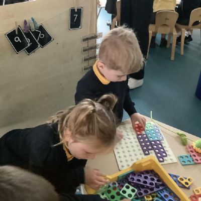 Investigating numbers - 1 more and 1 less