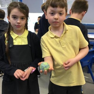 Journeying to the centre of the Earth: making mini models
